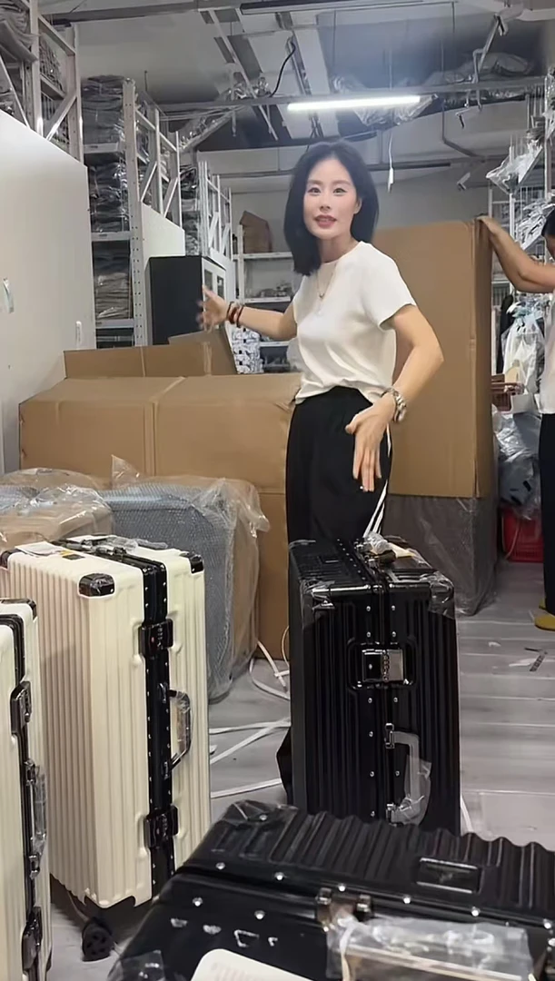 霍梦雪 拉杆箱  826