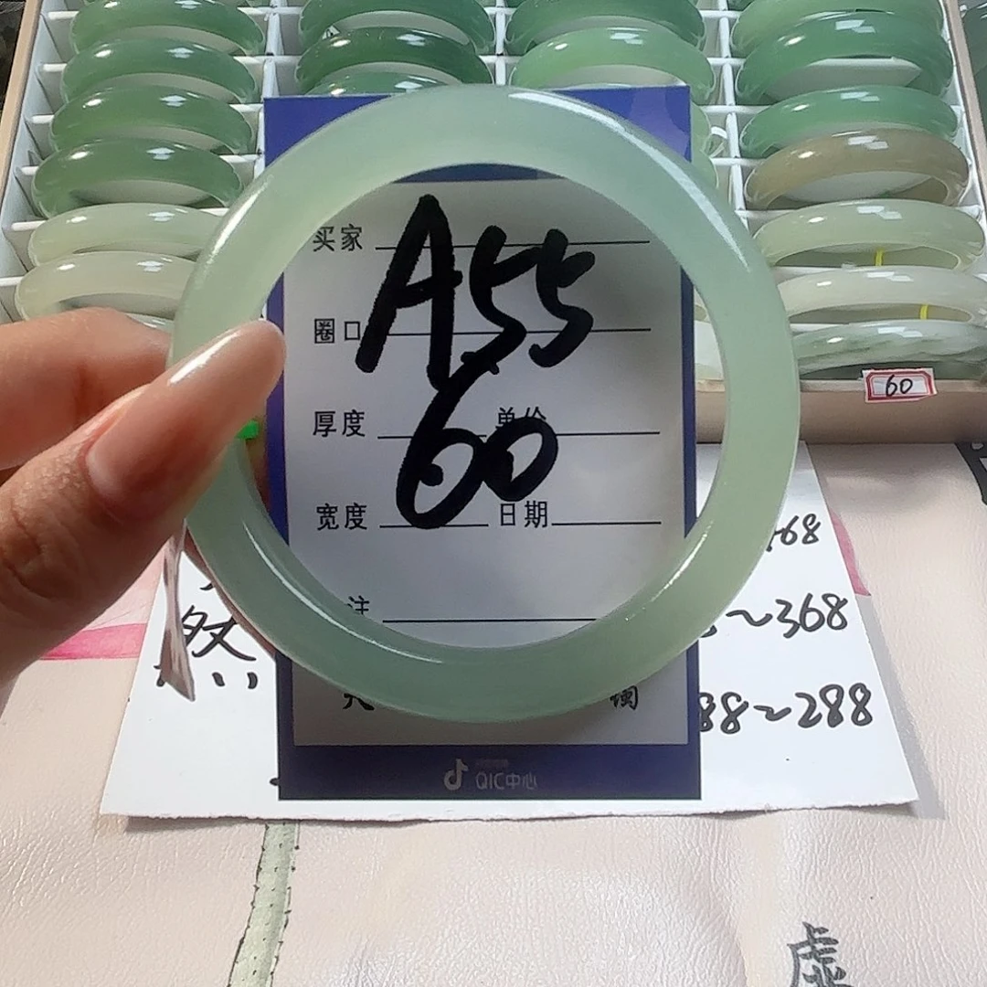 未镶嵌手镯石英质玉