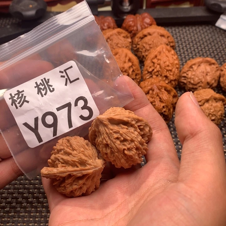 文玩核桃吊坠13陵鸡心