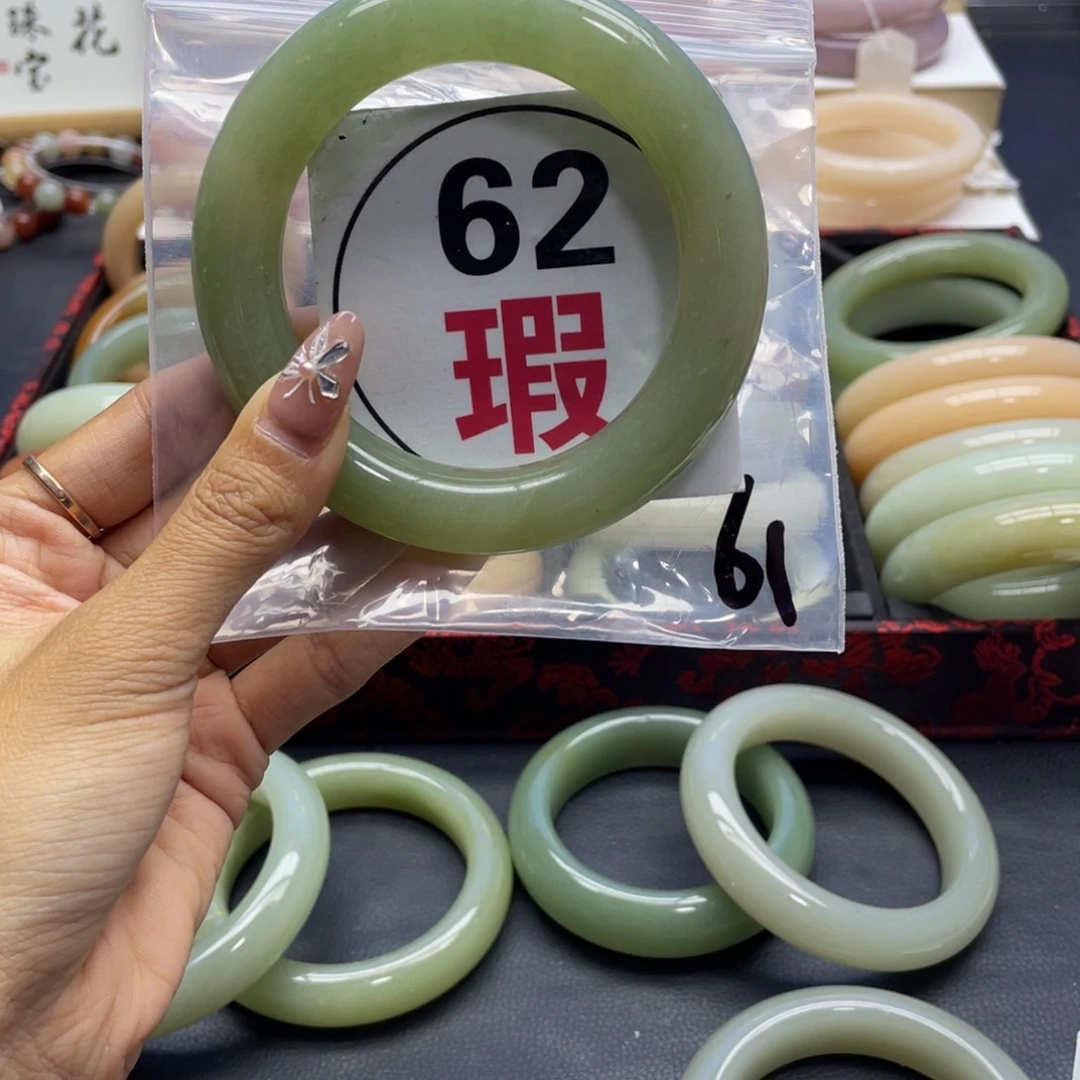 未镶嵌手镯石英岩玉