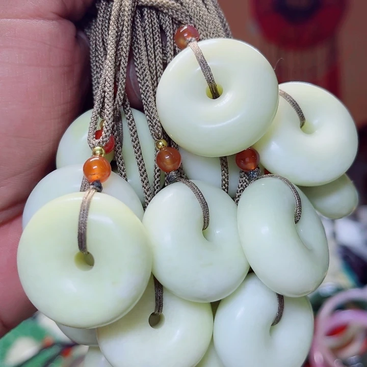 蛇纹石玉未镶嵌项链