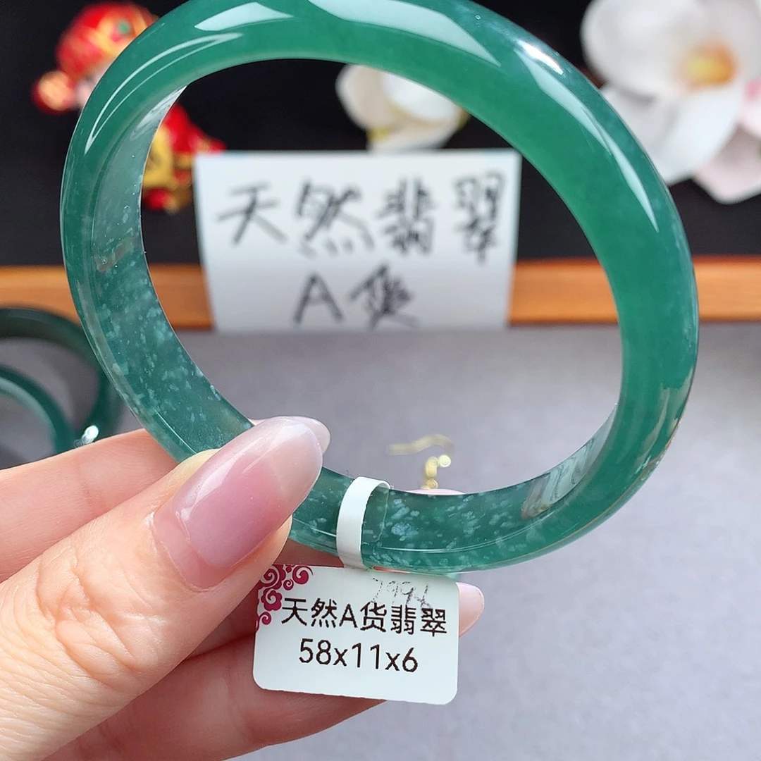 翡翠手镯（圆镯）未镶嵌