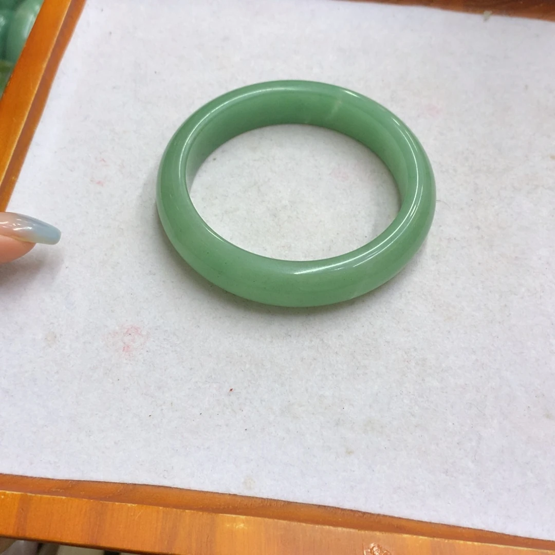 未镶嵌手镯石英质玉