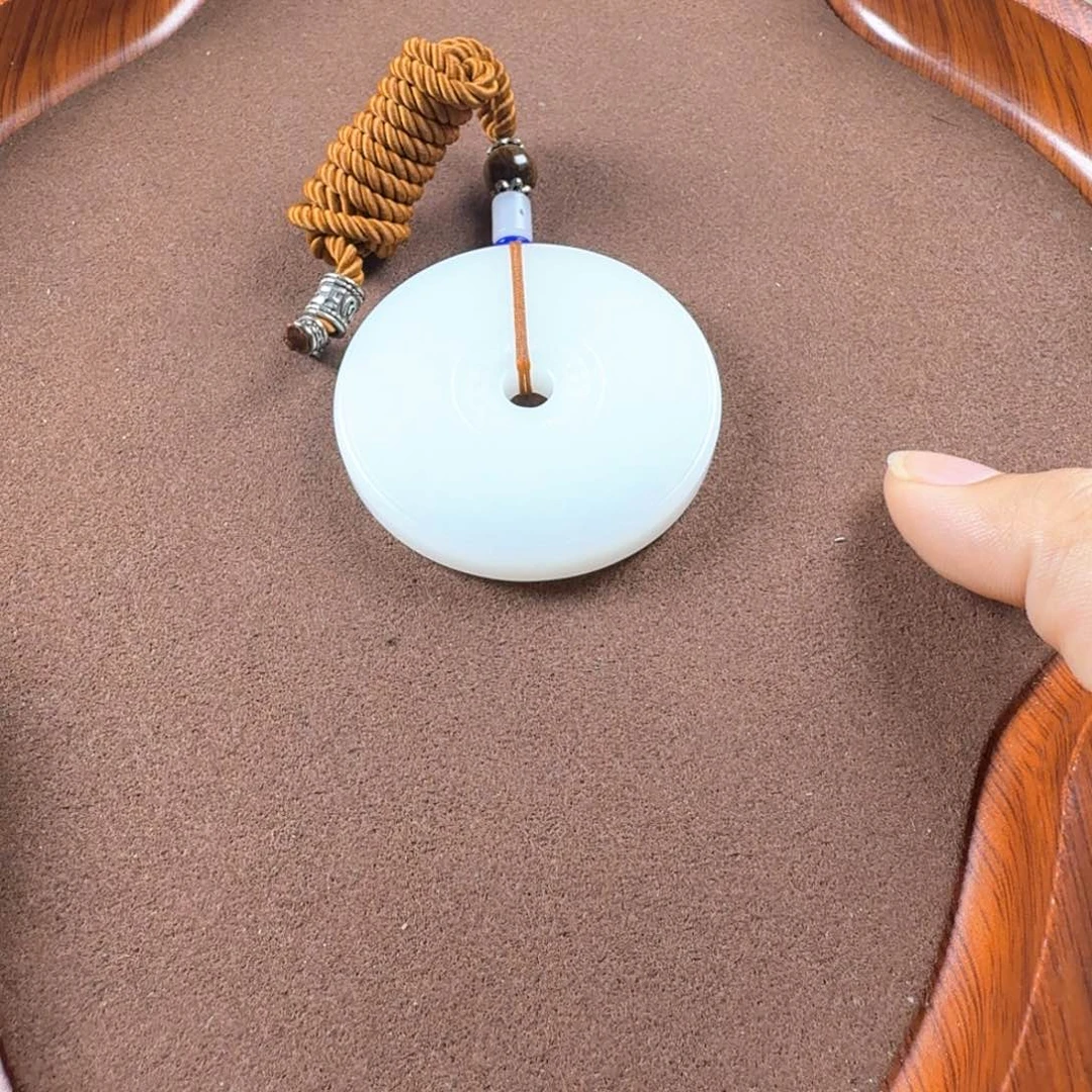 静***秋和田玉手镯未镶嵌