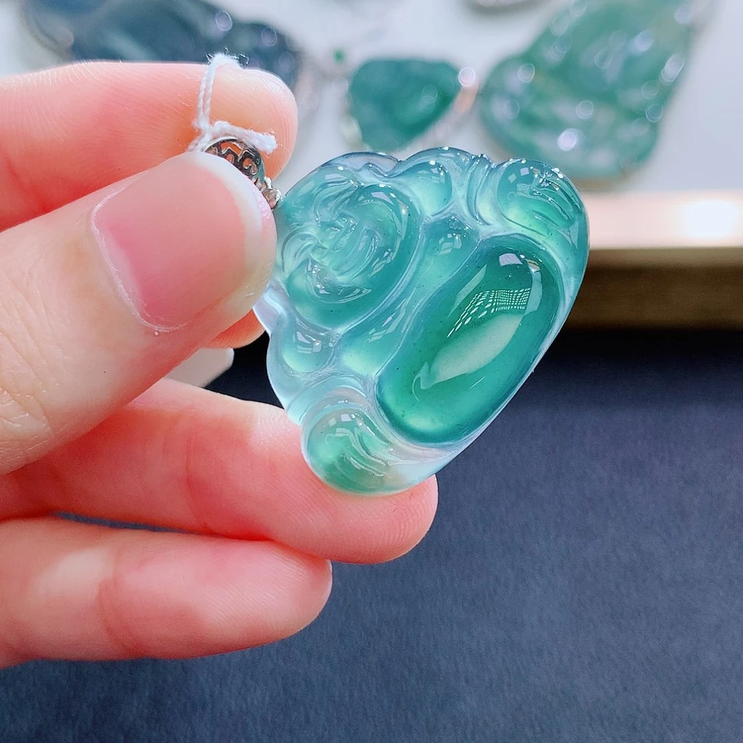 翡翠挂件未镶嵌翡翠