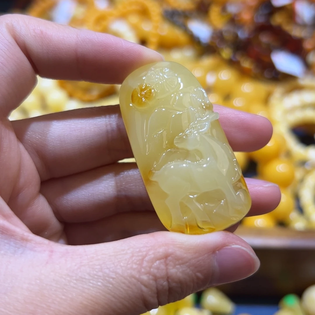 未镶嵌琥珀珠宝奇石