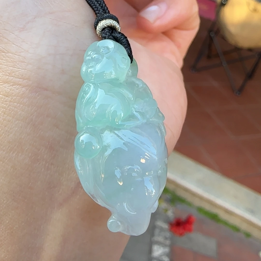 翡翠未镶嵌颈饰封猴拜相