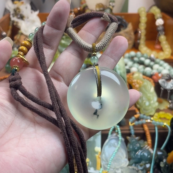 蛇纹石玉未镶嵌吊坠