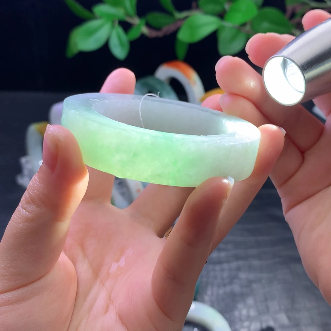 定制翡翠未镶嵌手镯