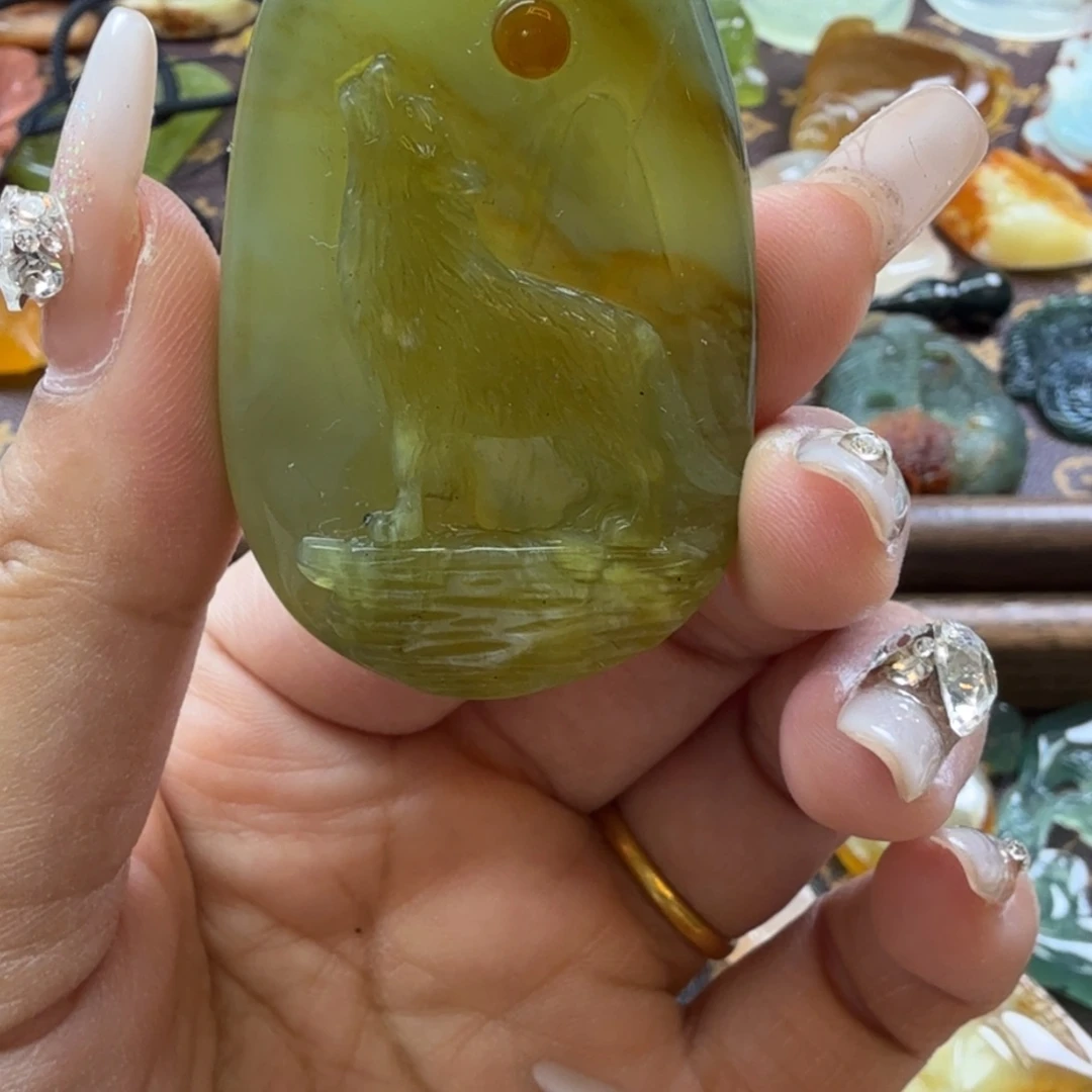 蛇纹石玉未镶嵌颈饰