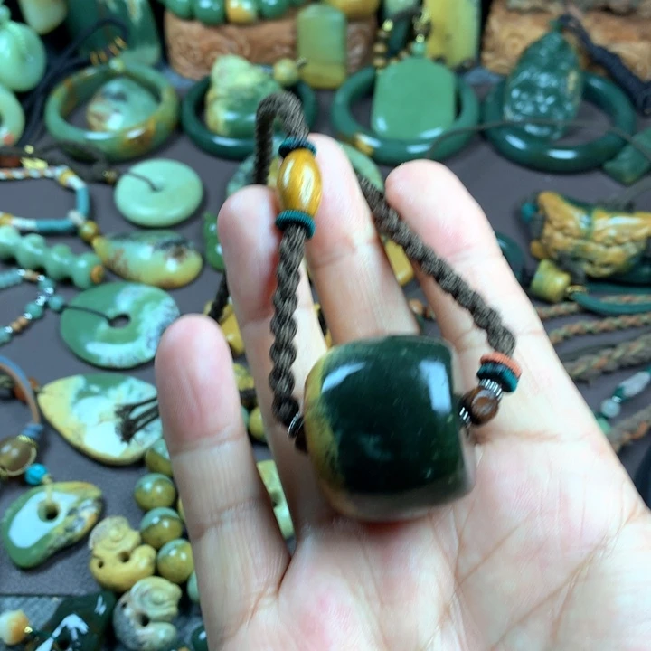 吊坠(赠链)未镶嵌岫岩河磨玉（透闪石质玉）追*