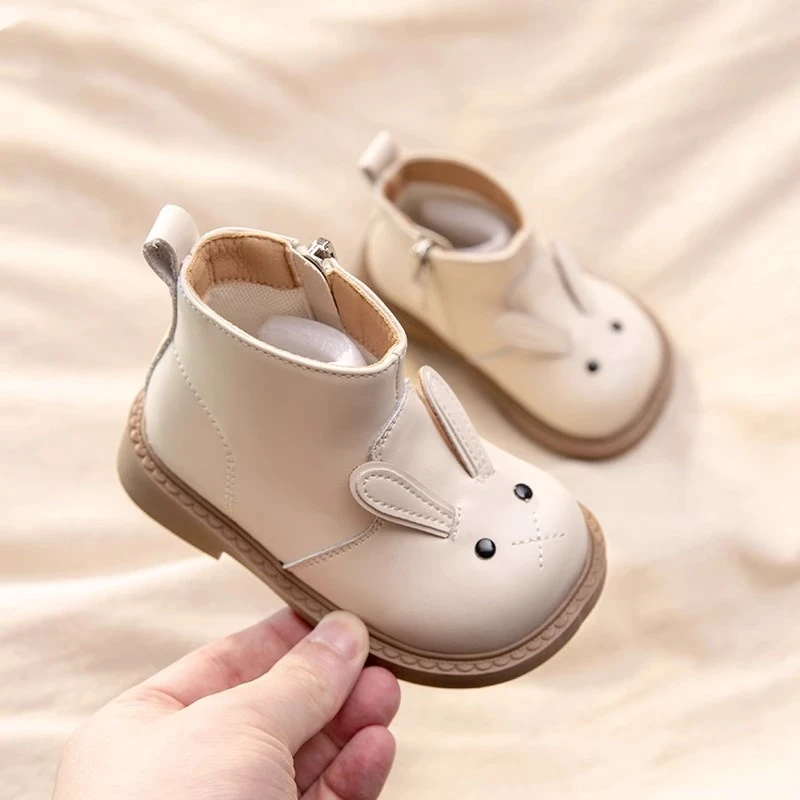 小黄鸭女童皮靴儿童马丁靴宝宝短靴女宝鞋子加绒软底靴子小童皮鞋