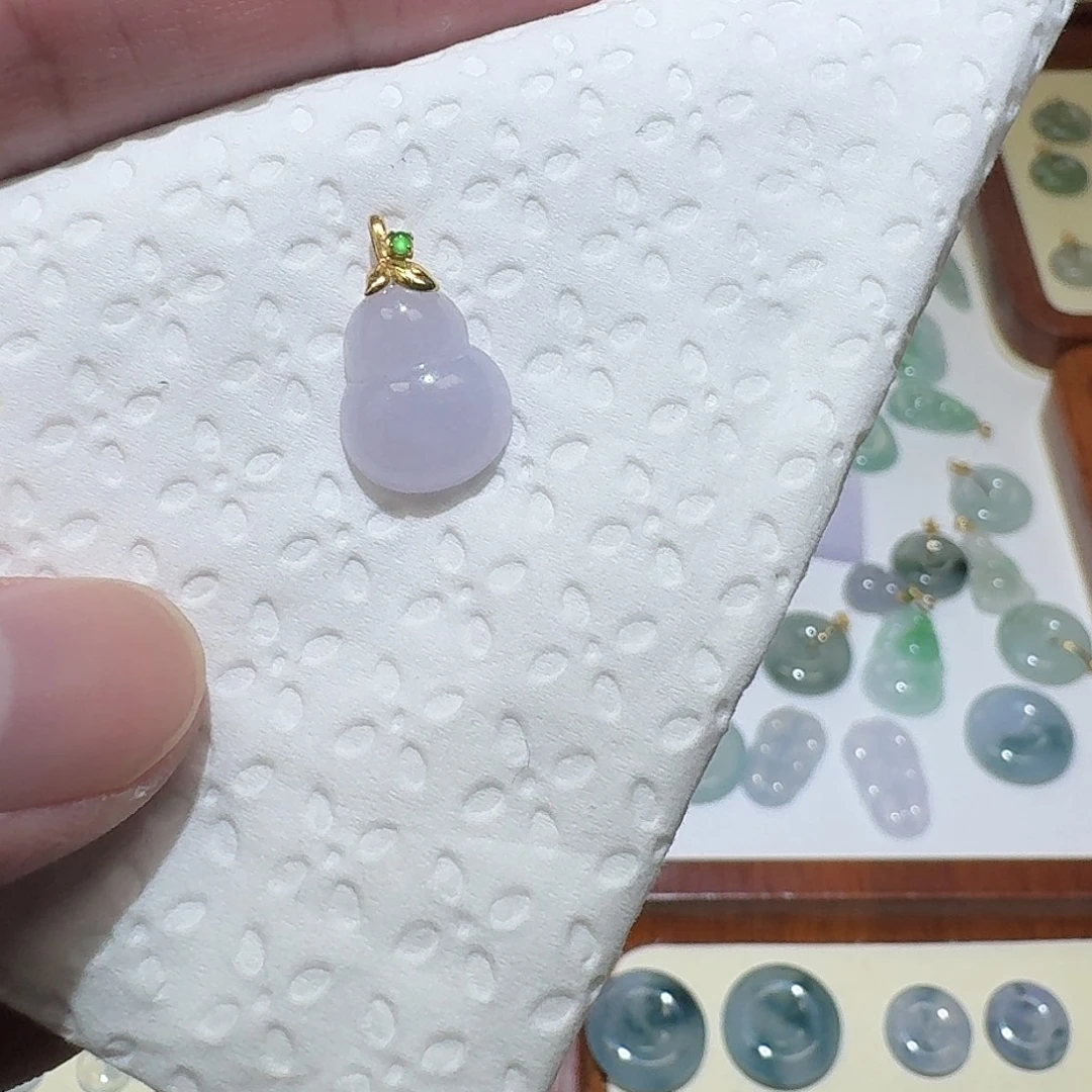 颈饰18K金镶嵌翡翠葫芦