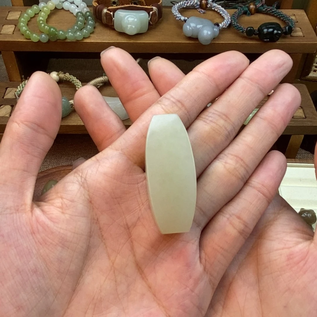 用***0和田玉未镶嵌颈饰