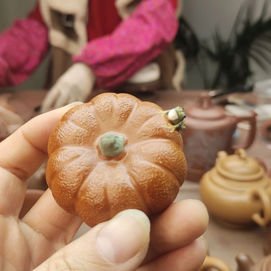 H***N茶壶段泥宜兴原矿小雕塑