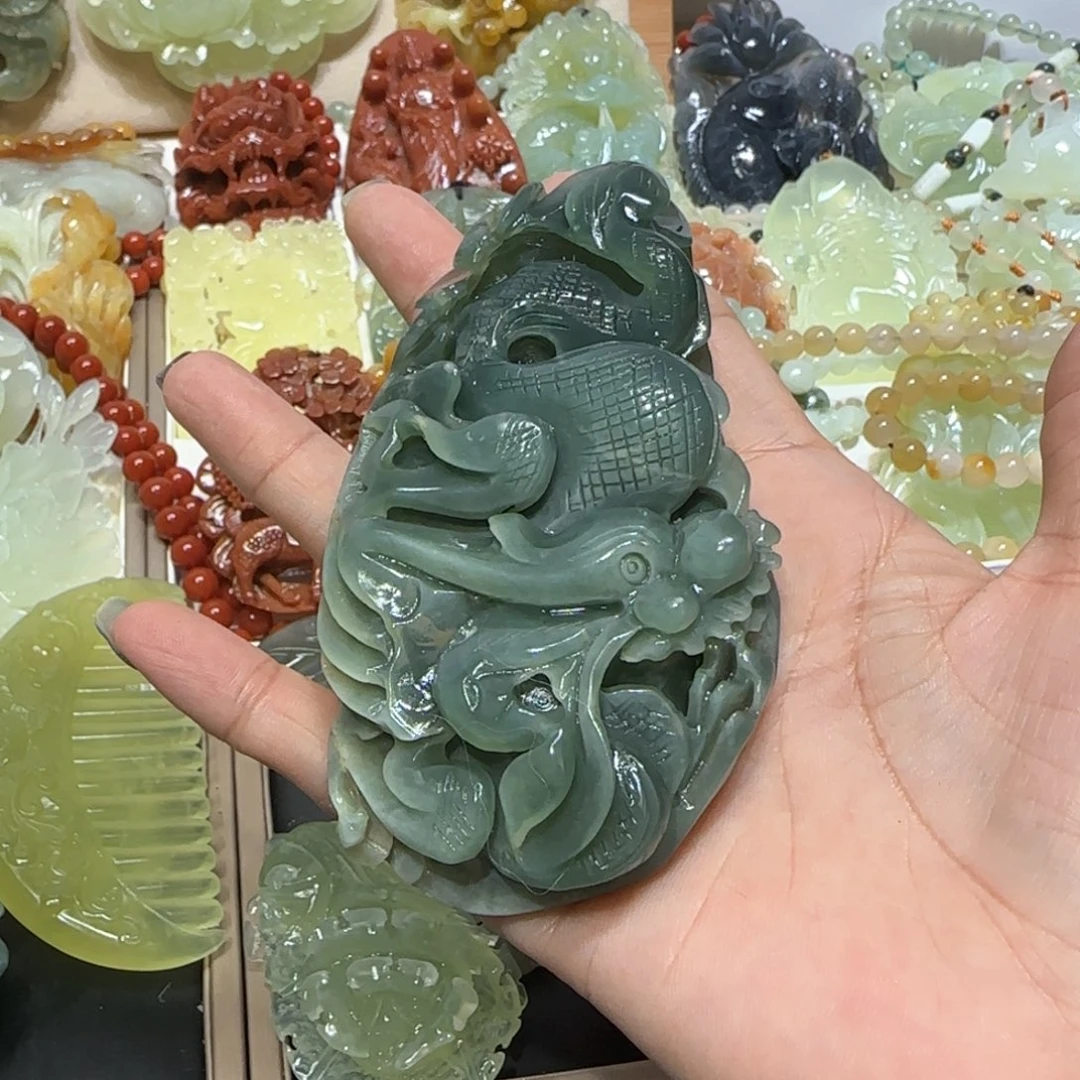 未镶嵌蛇纹石玉吊坠东**月