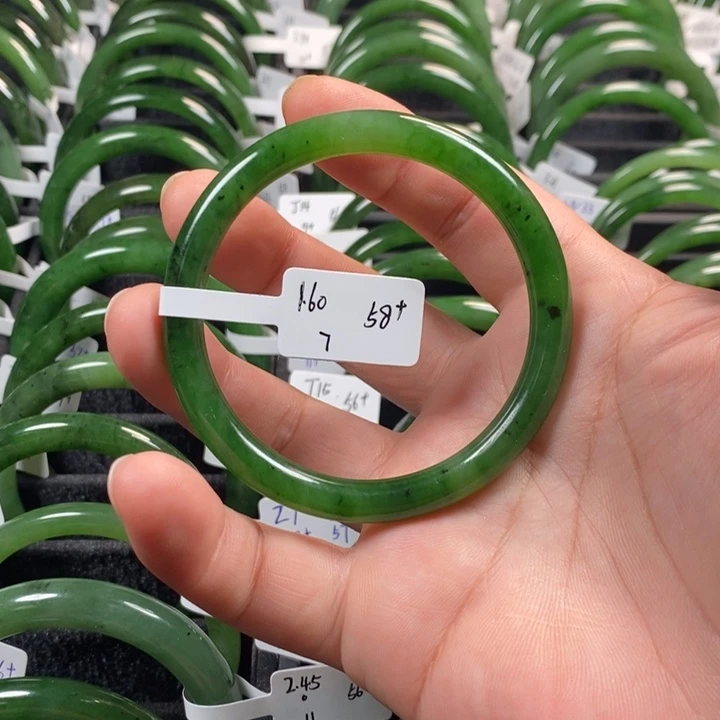 和田玉（碧玉）手镯未镶嵌人**程58+