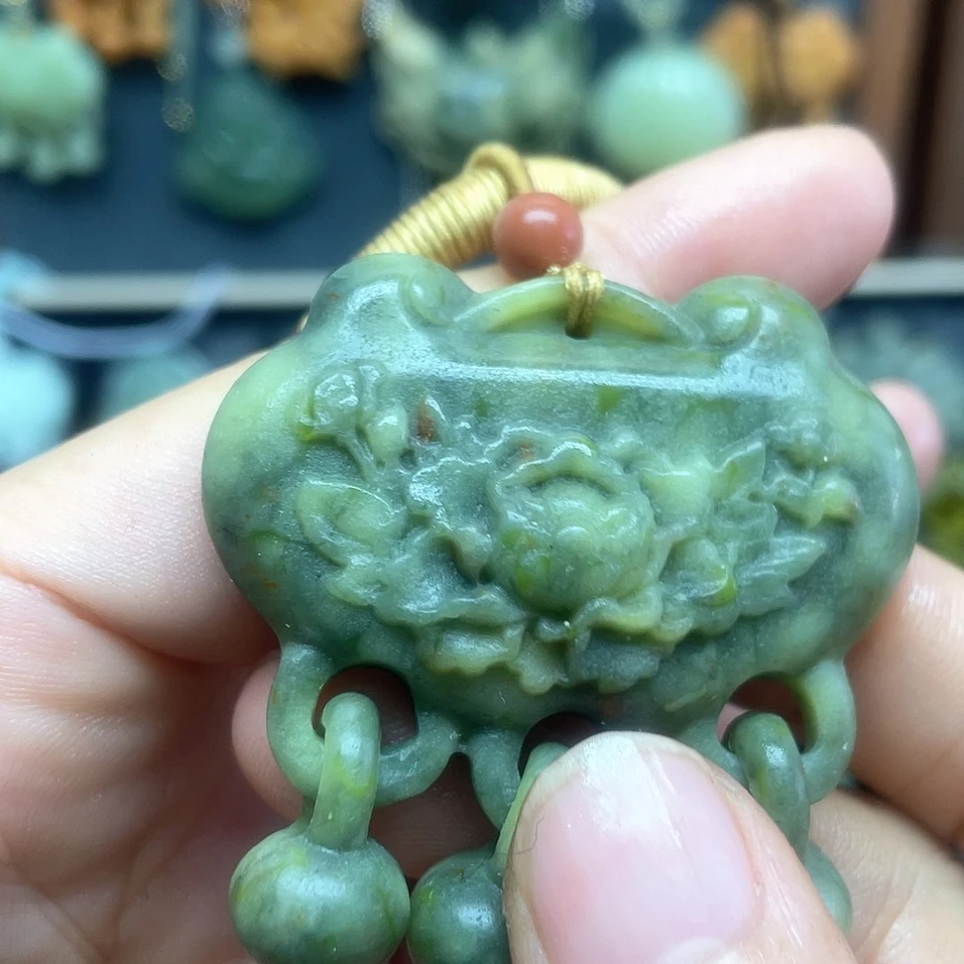 未镶嵌蛇纹石玉颈饰