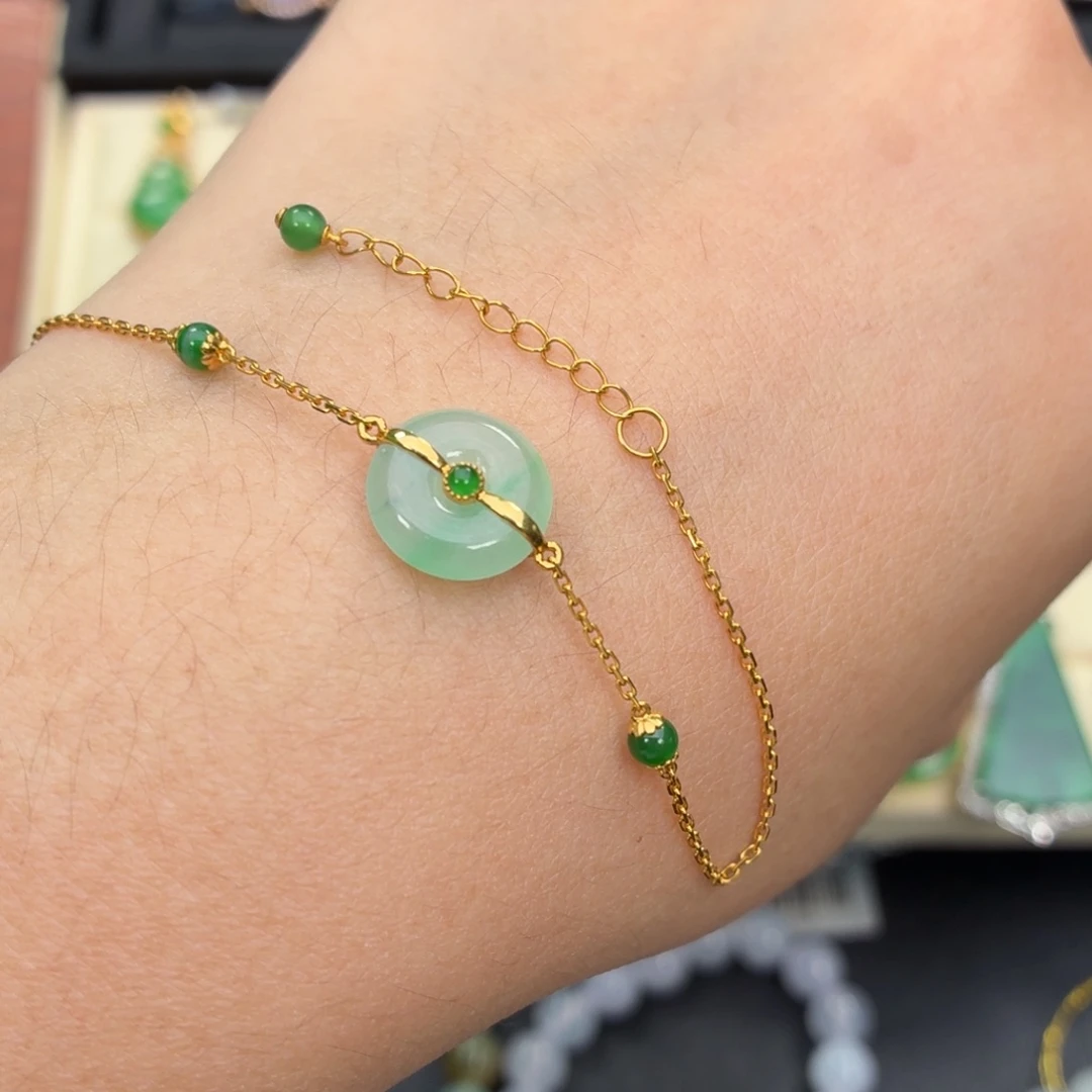 翡翠18K金镶嵌颈饰