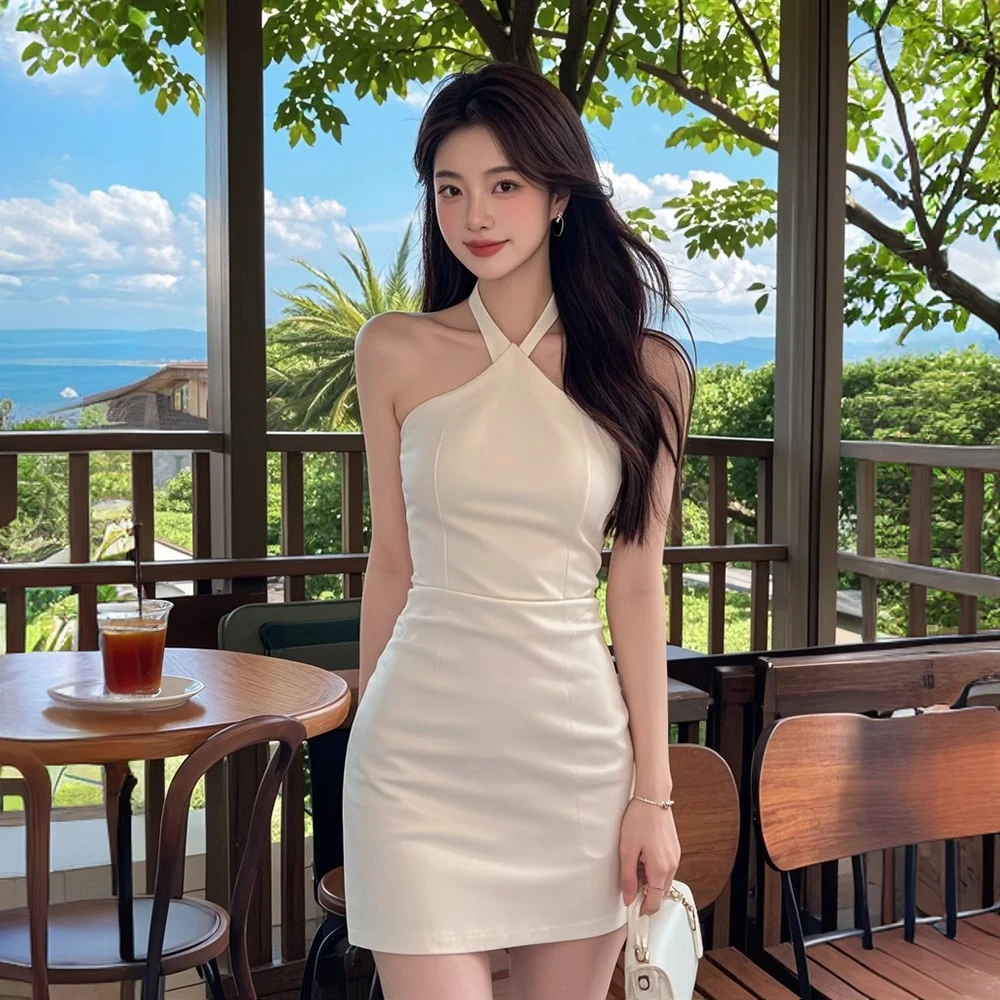 2025夏季新款白色挂脖无袖连衣裙气质优雅风裙子修身性感包臀裙女