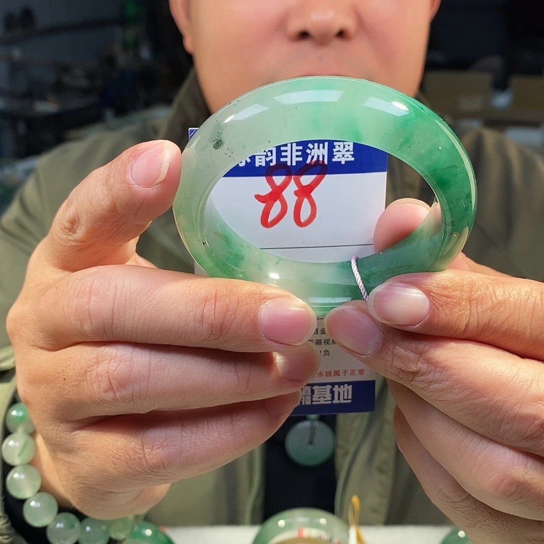 石英质玉（非洲翠）未镶嵌手镯