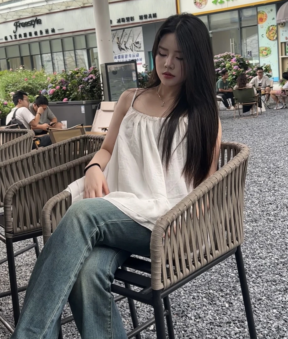 独特法式度假风显瘦荷叶边吊带女夏日休闲白色宽松新款半身裙子