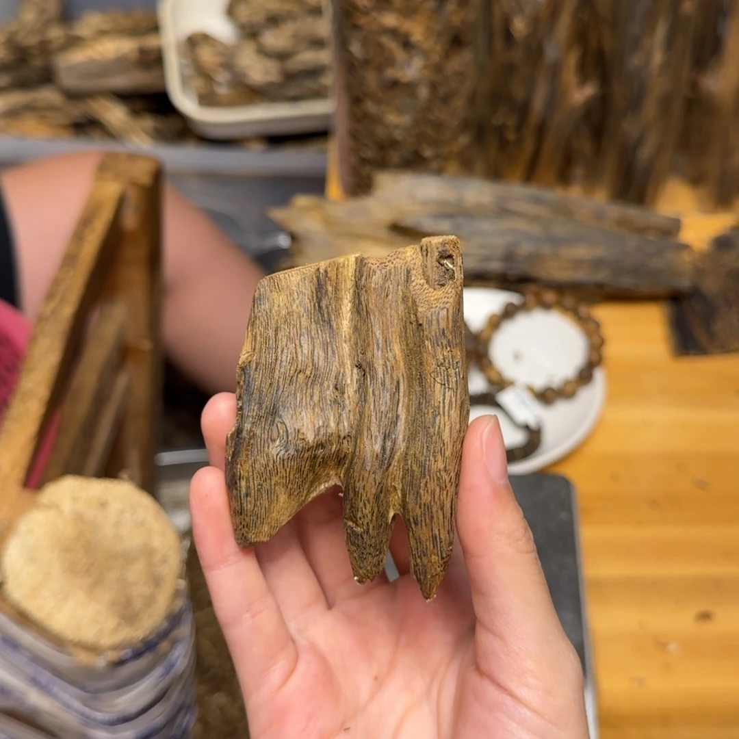 沉香碎屑沉香白棋块料18克