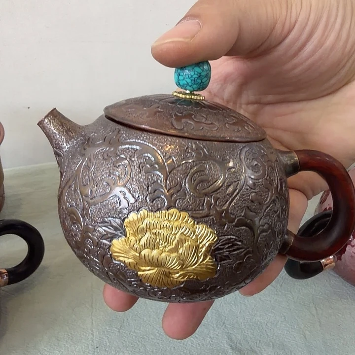 了***间簪刻牡丹镀金泡茶壶