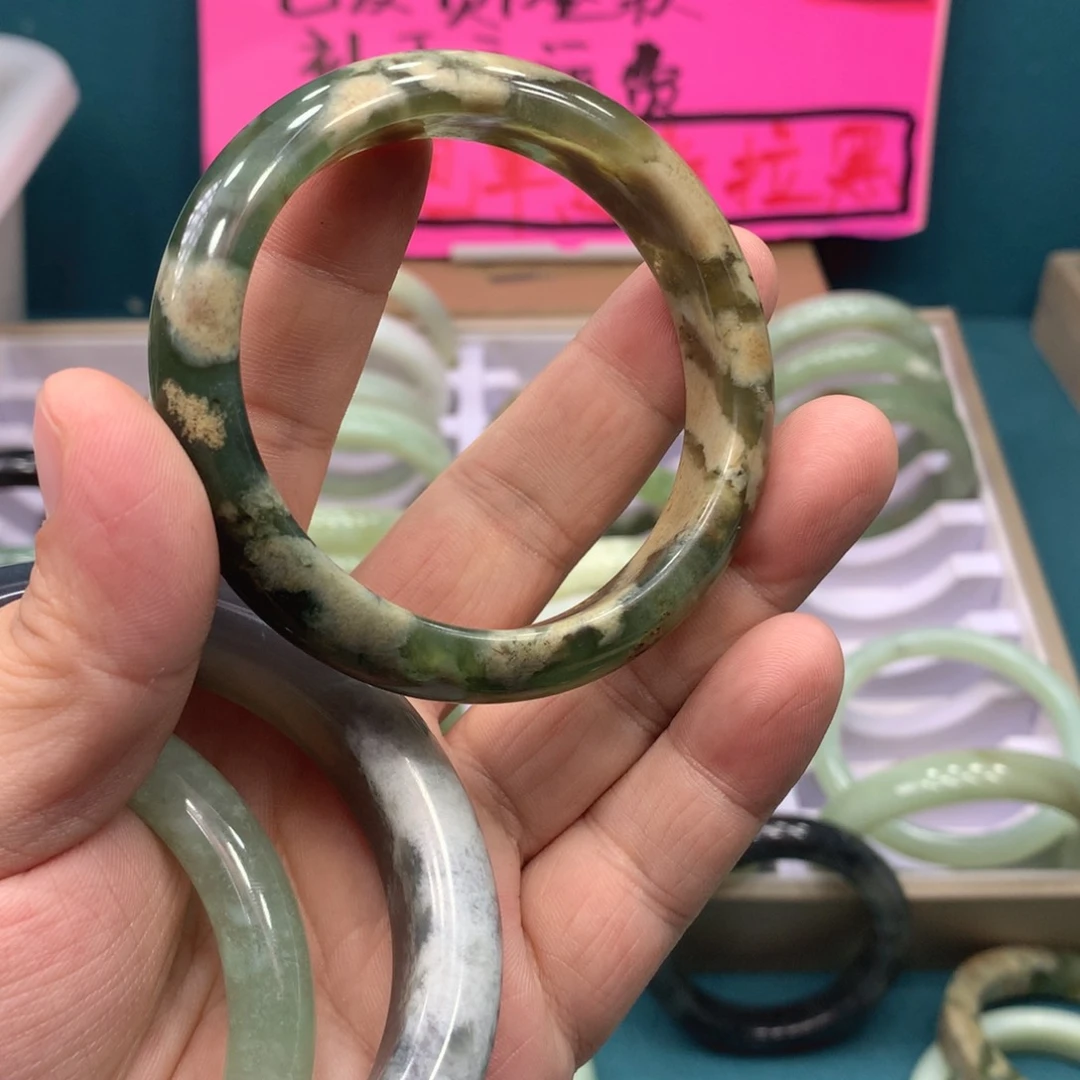 ****仪蛇纹石玉未镶嵌手镯