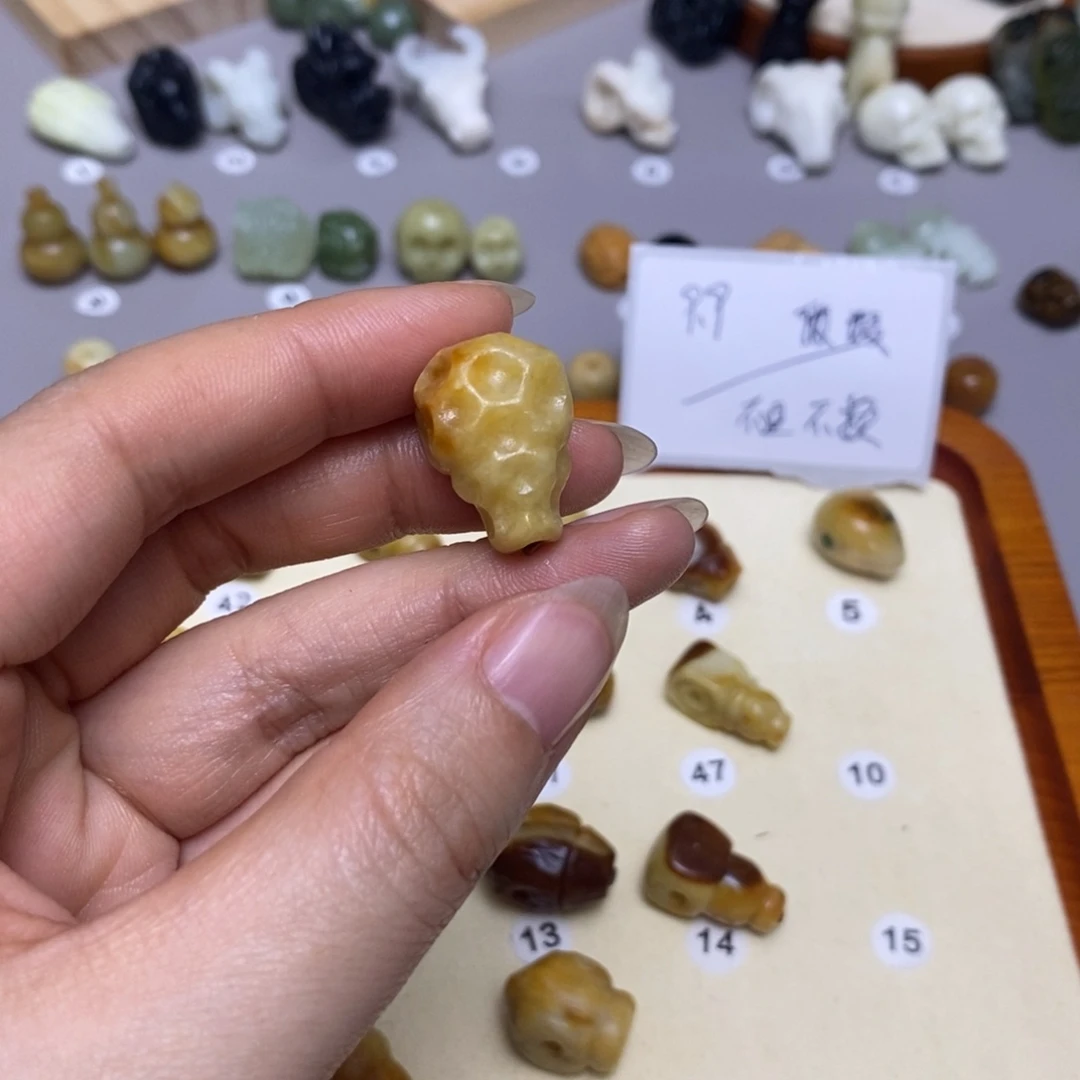 蛇纹石玉配饰合金?****