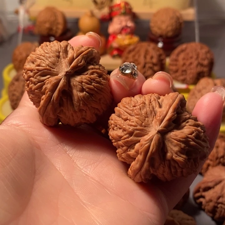 文玩核桃吊坠40卡姿兰大眼睛球白