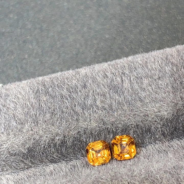 未镶嵌裸石石榴石（芬达石）0.8克拉