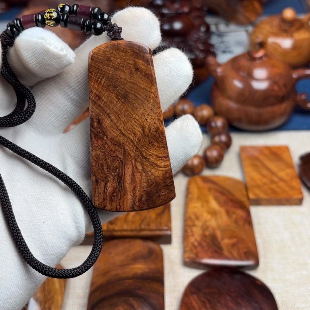 黄花梨/降香黄檀把件