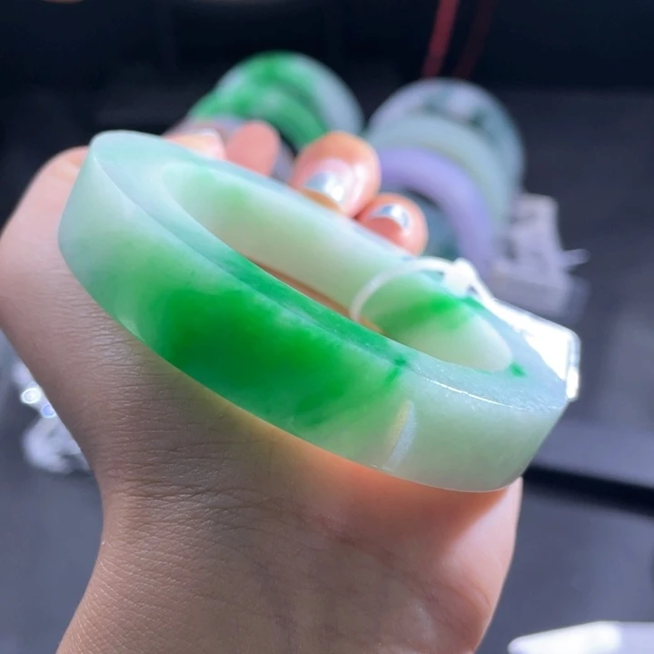 未镶嵌手镯定制翡翠