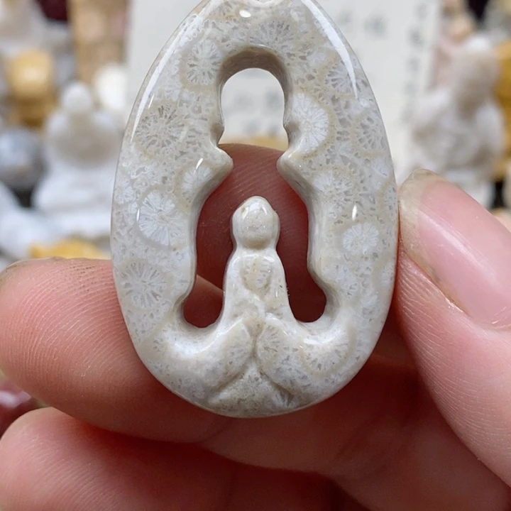 颈饰未镶嵌硅化珊瑚（珊瑚玉）