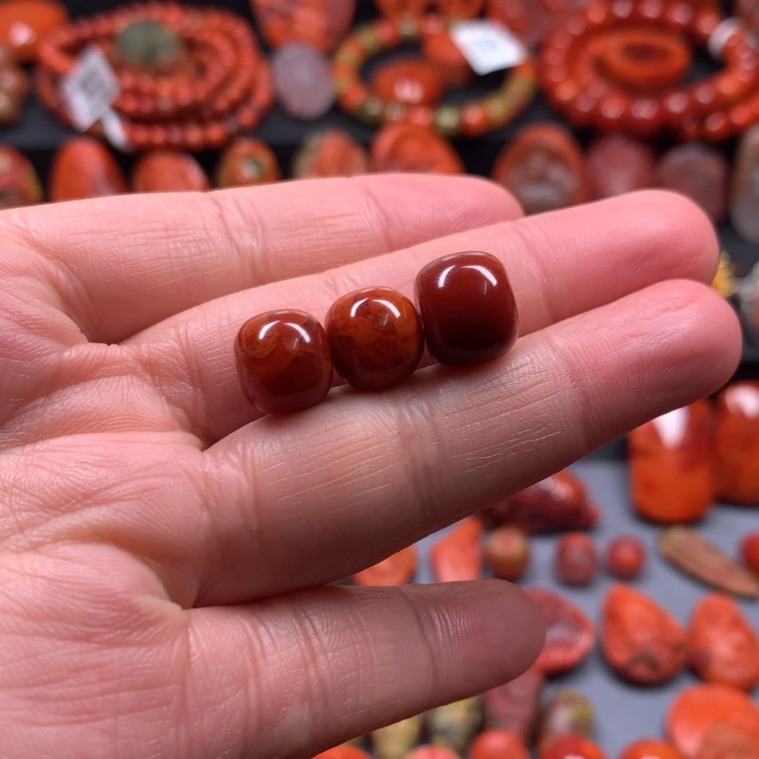 南红玛瑙配珠未镶嵌?**伴