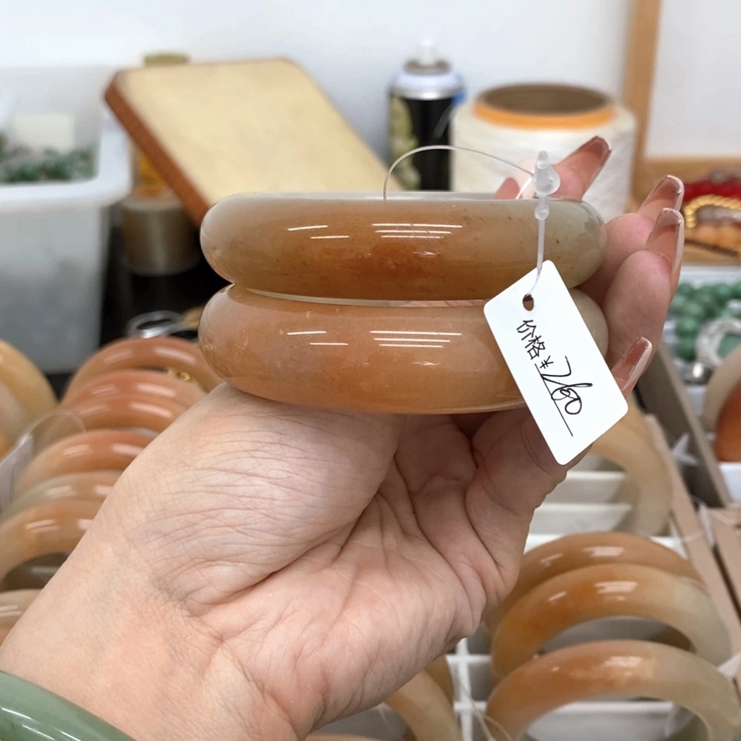 石英质玉手镯未镶嵌皮****飞