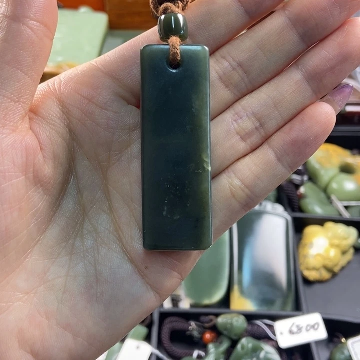 透闪石质玉未镶嵌吊坠(赠链)