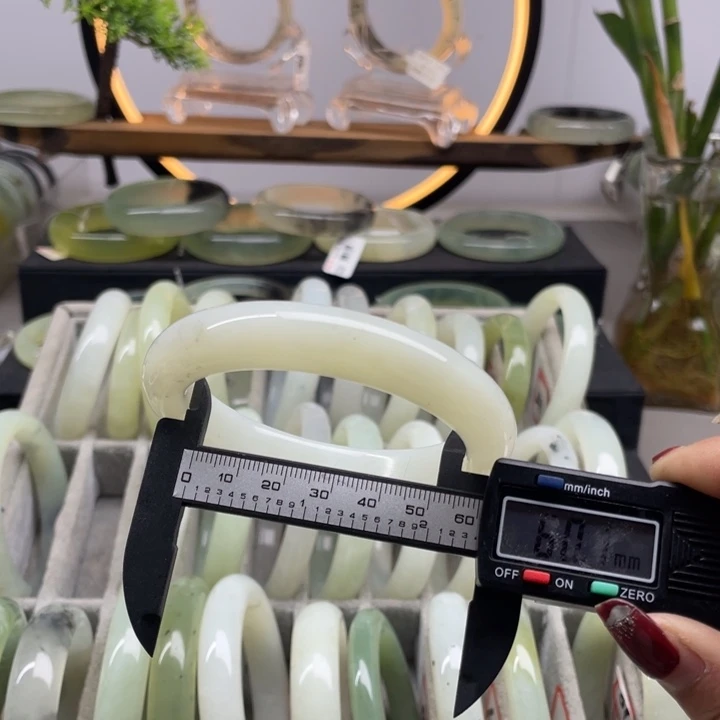 蛇纹石玉手镯未镶嵌59