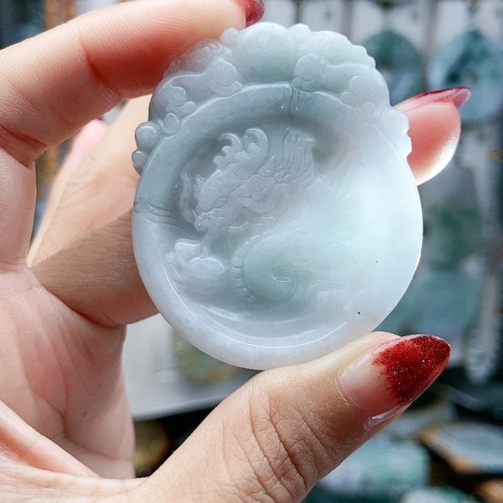 颈饰足铂镶嵌翡翠翡翠