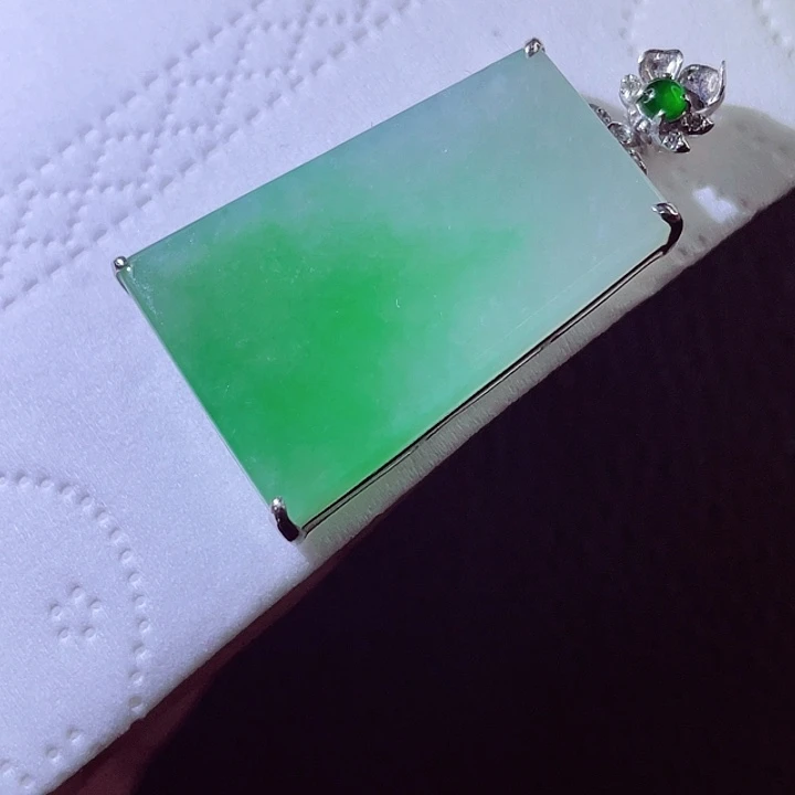 颈饰18K金镶嵌翡翠翡翠