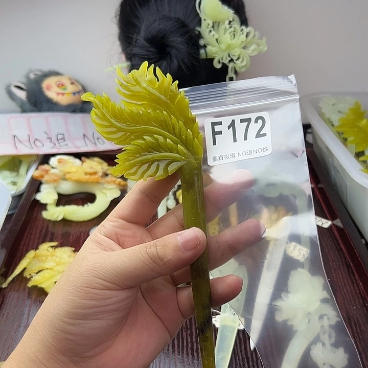 荧***荧蛇纹石玉合金发饰