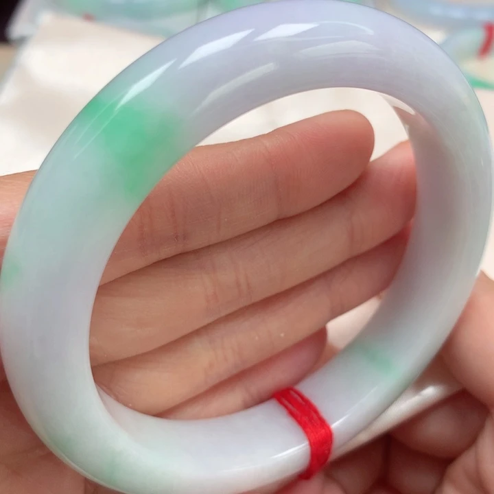 翡翠手镯未镶嵌白底粉紫带绿花39号