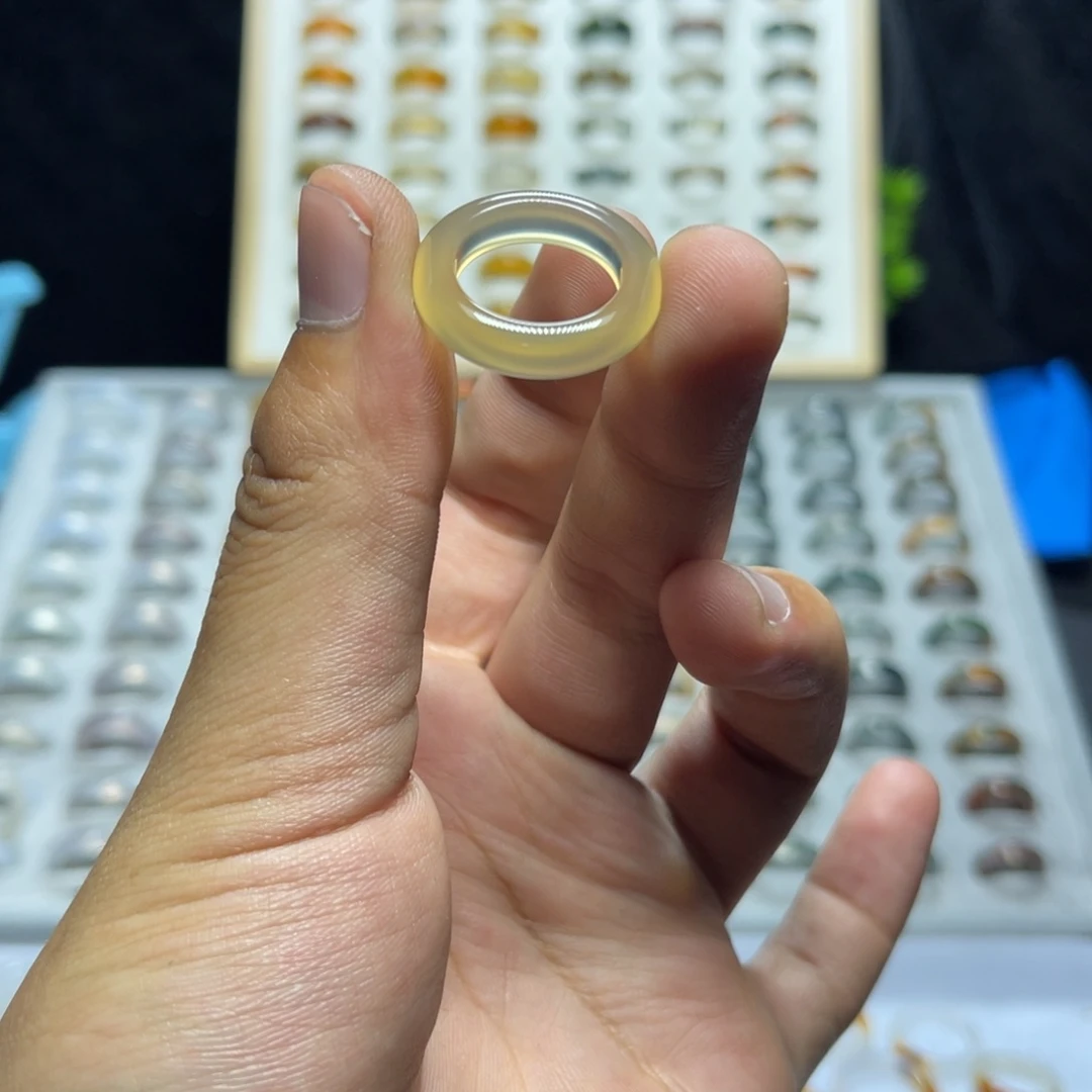 玛瑙/玉髓戒指未镶嵌小***?