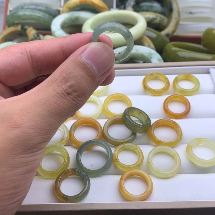 羽***殇未镶嵌蛇纹石玉手镯