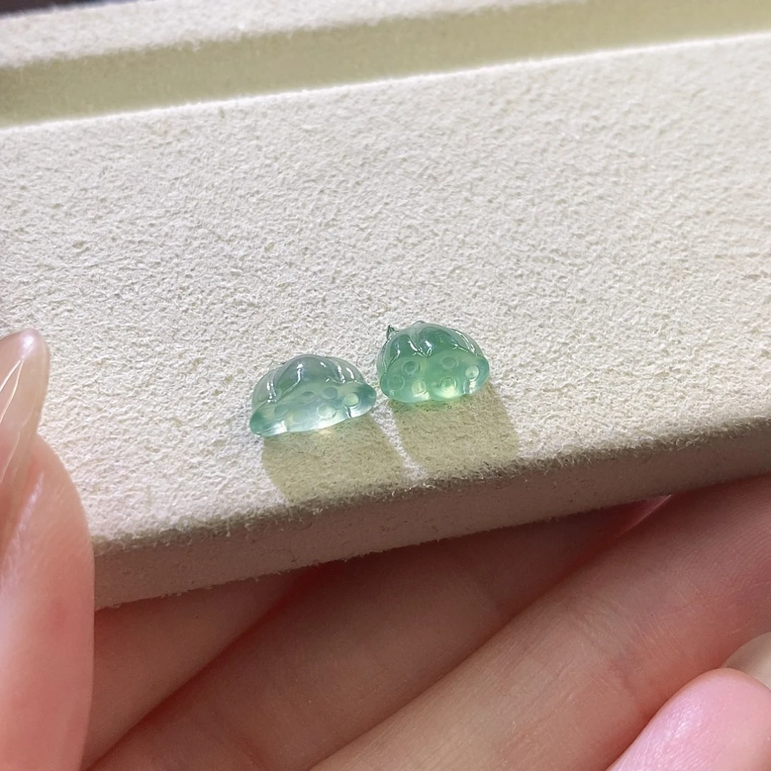 翡翠未镶嵌挂件一对，特价福利