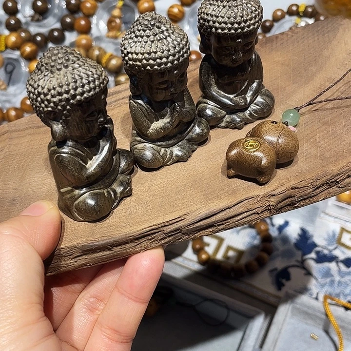 金丝楠阴沉绿林佛