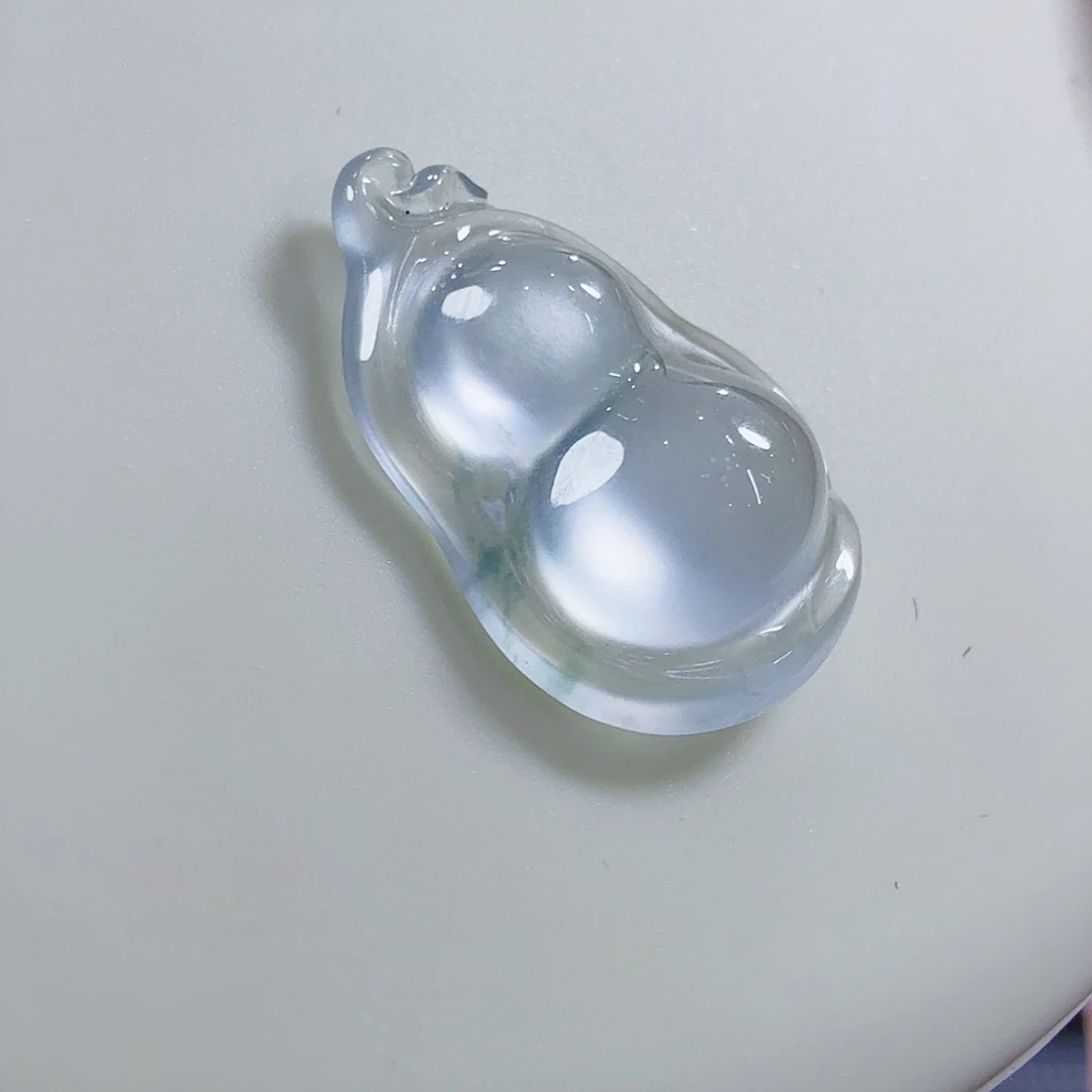 翡翠未镶嵌颈饰葫芦