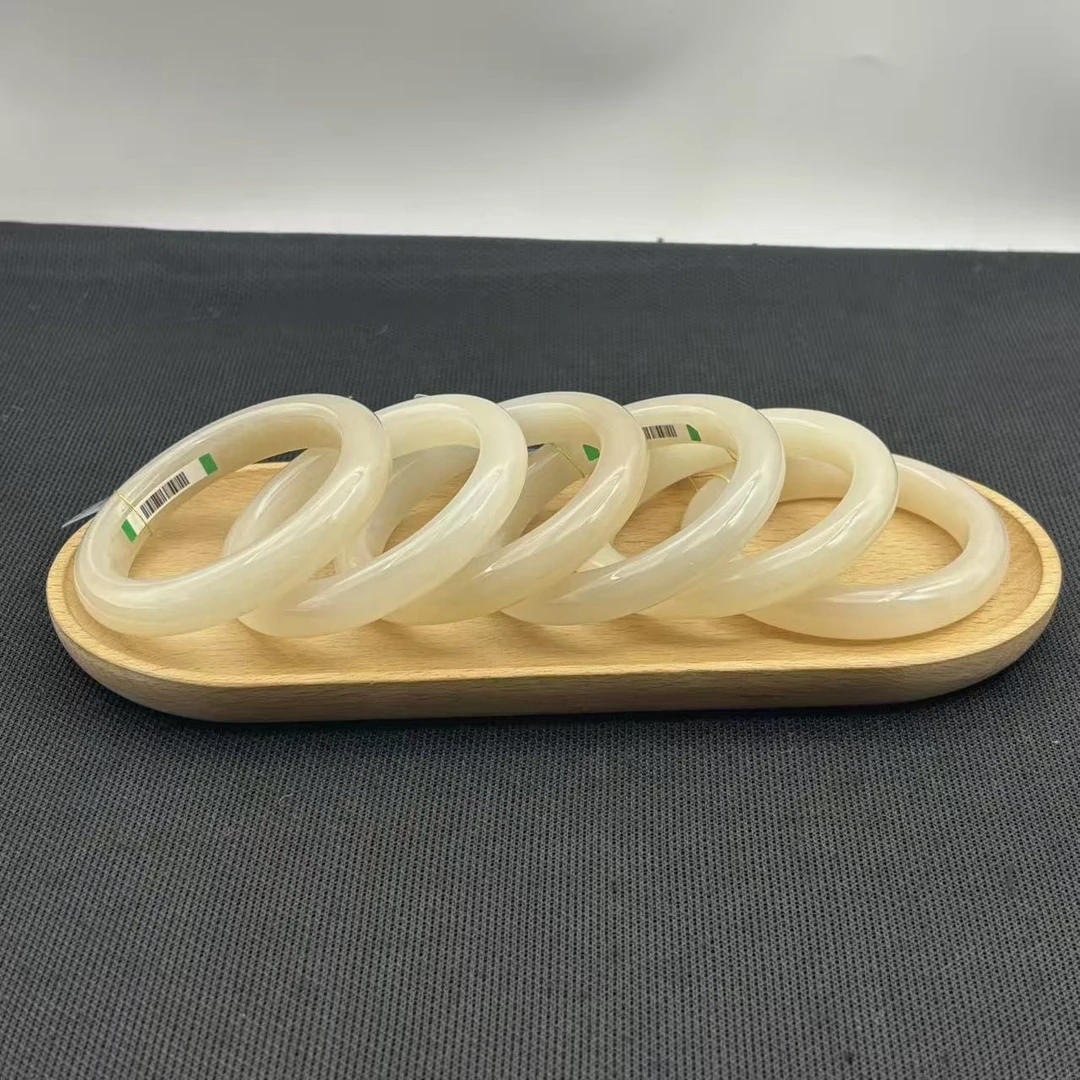 老卢和田玉手镯精美时尚气质款多样性发货其一  03