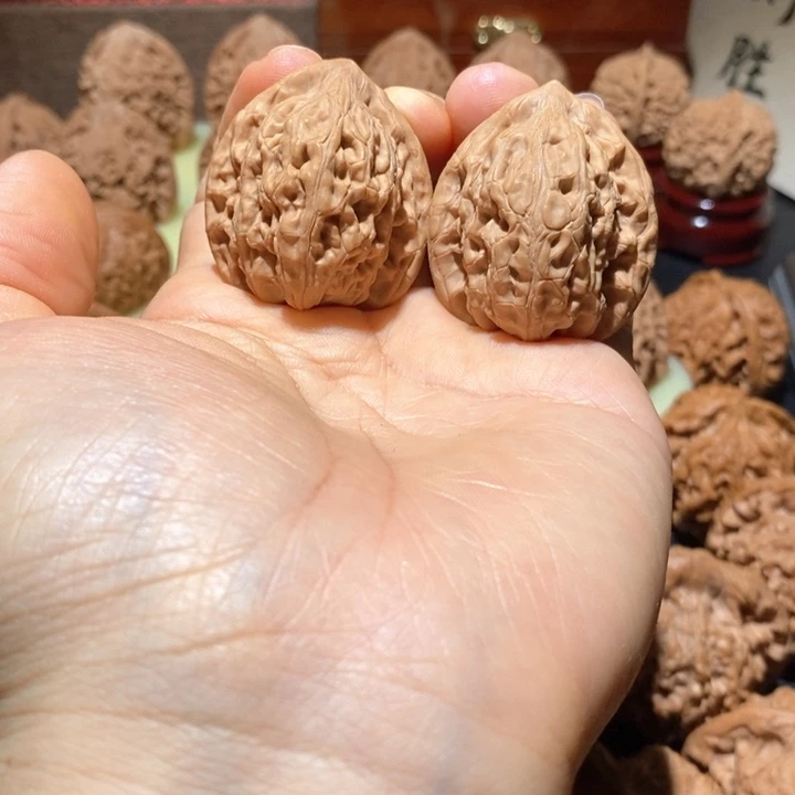 文玩核桃吊坠野生金三角34